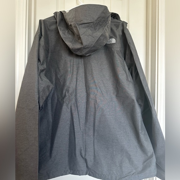 Used Men’s North Face Jacket - Picture 3 of 13